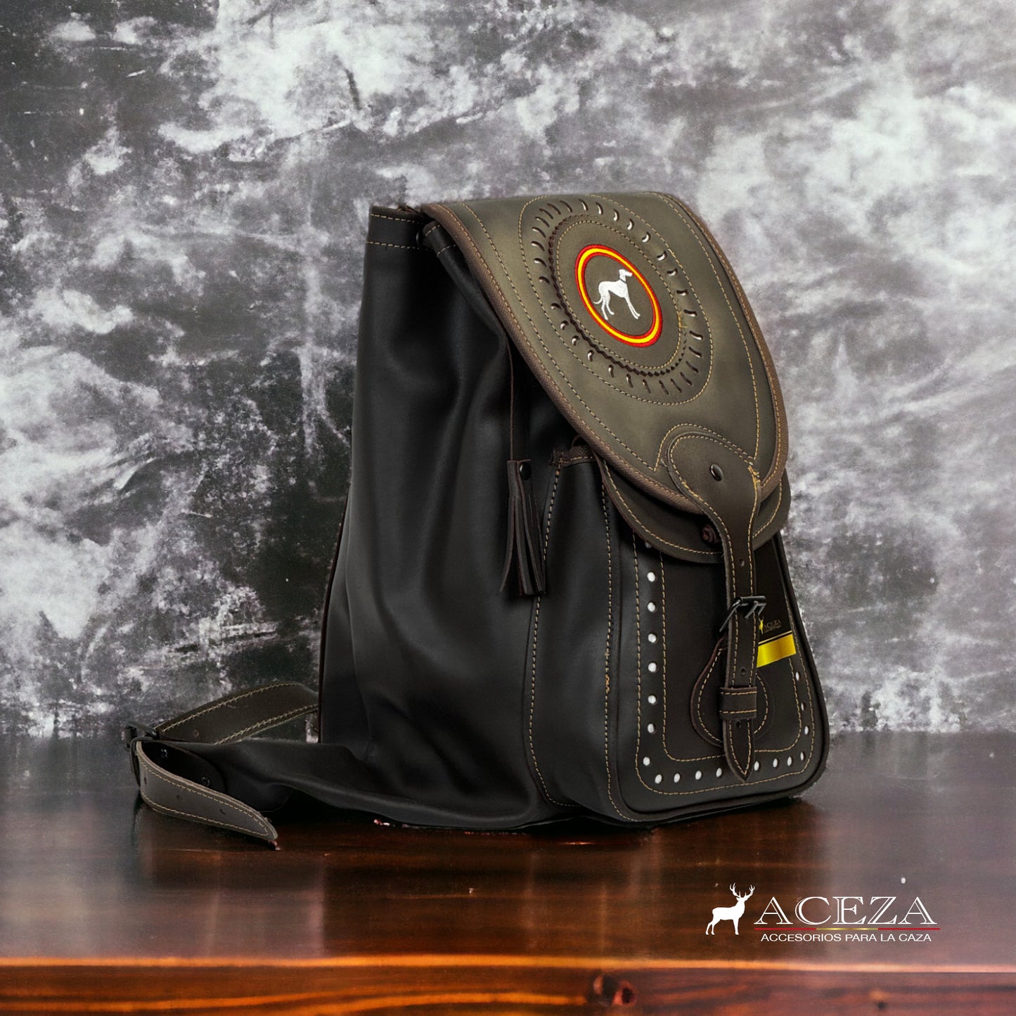 Perfil del morral de cuero para caza, construcción robusta y estilizada