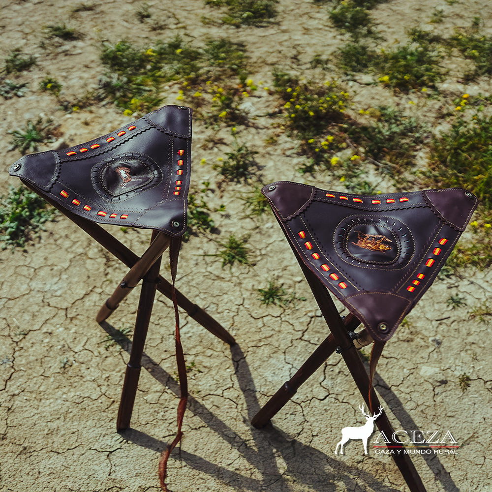 Silla de caza de cuero para montería de España bordado venado