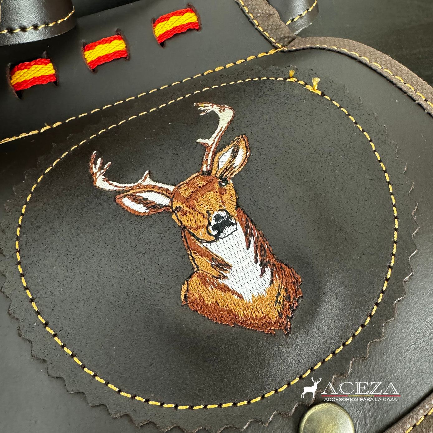 Detalles del bordado de venado
