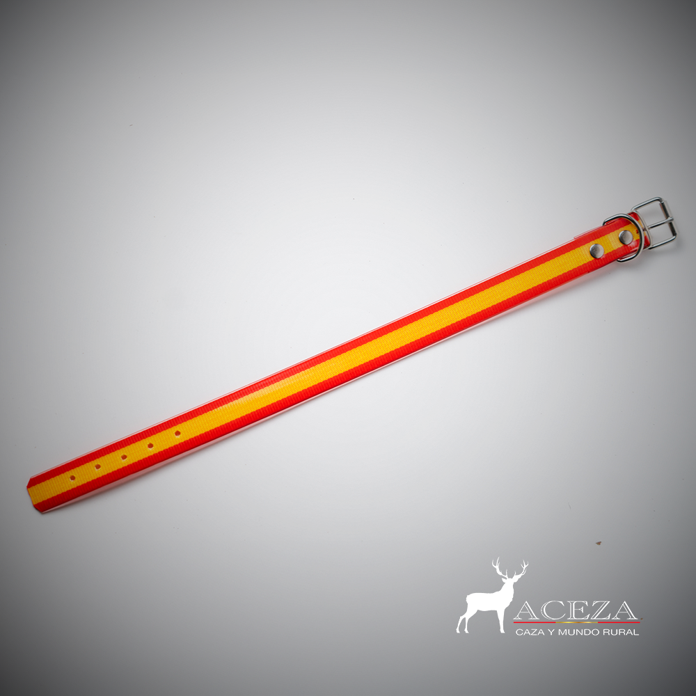 Collar de biothane con la bandera de España con el fondo blanco abierto
