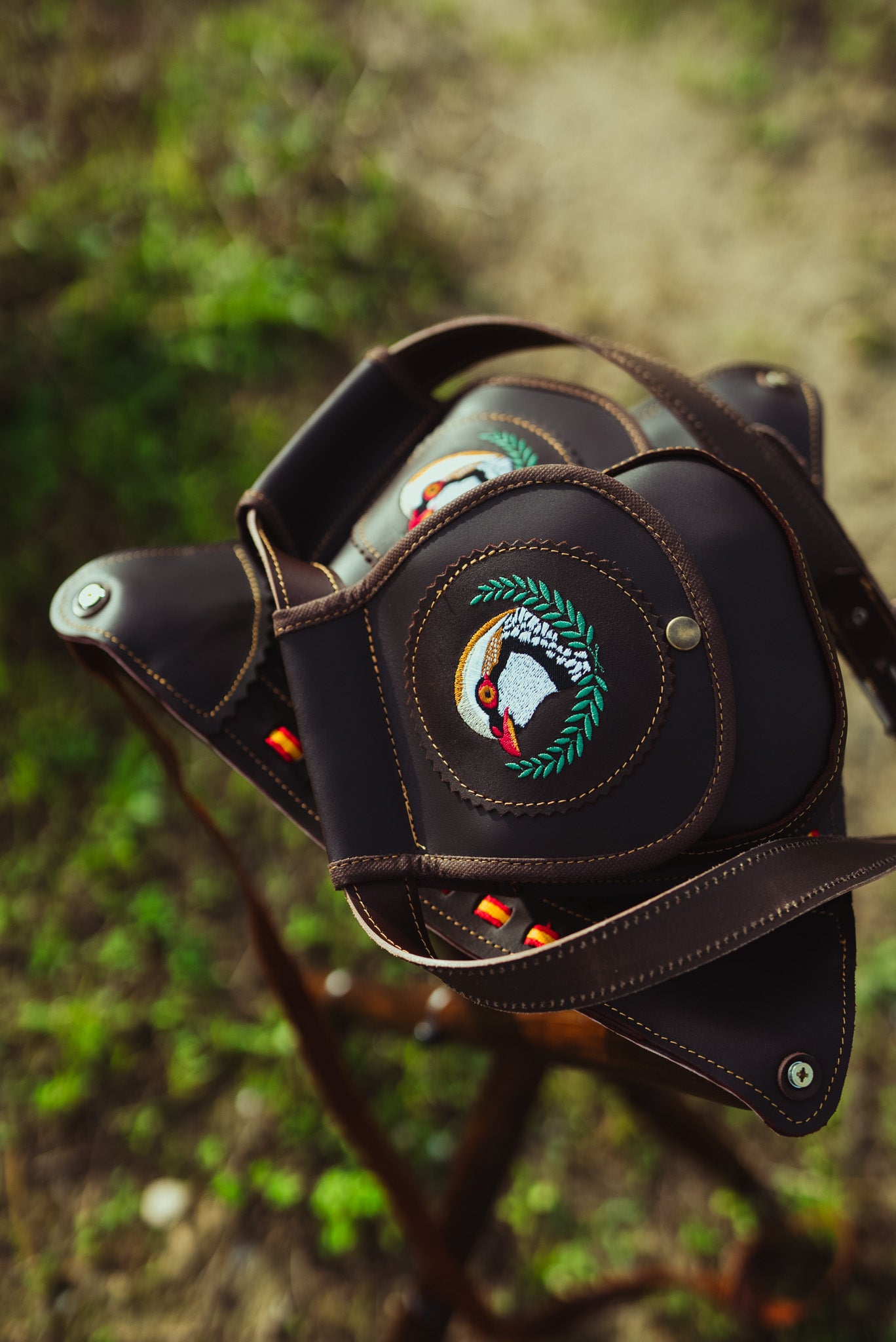 Bolsas de ojeo de cuero bordado perdiz