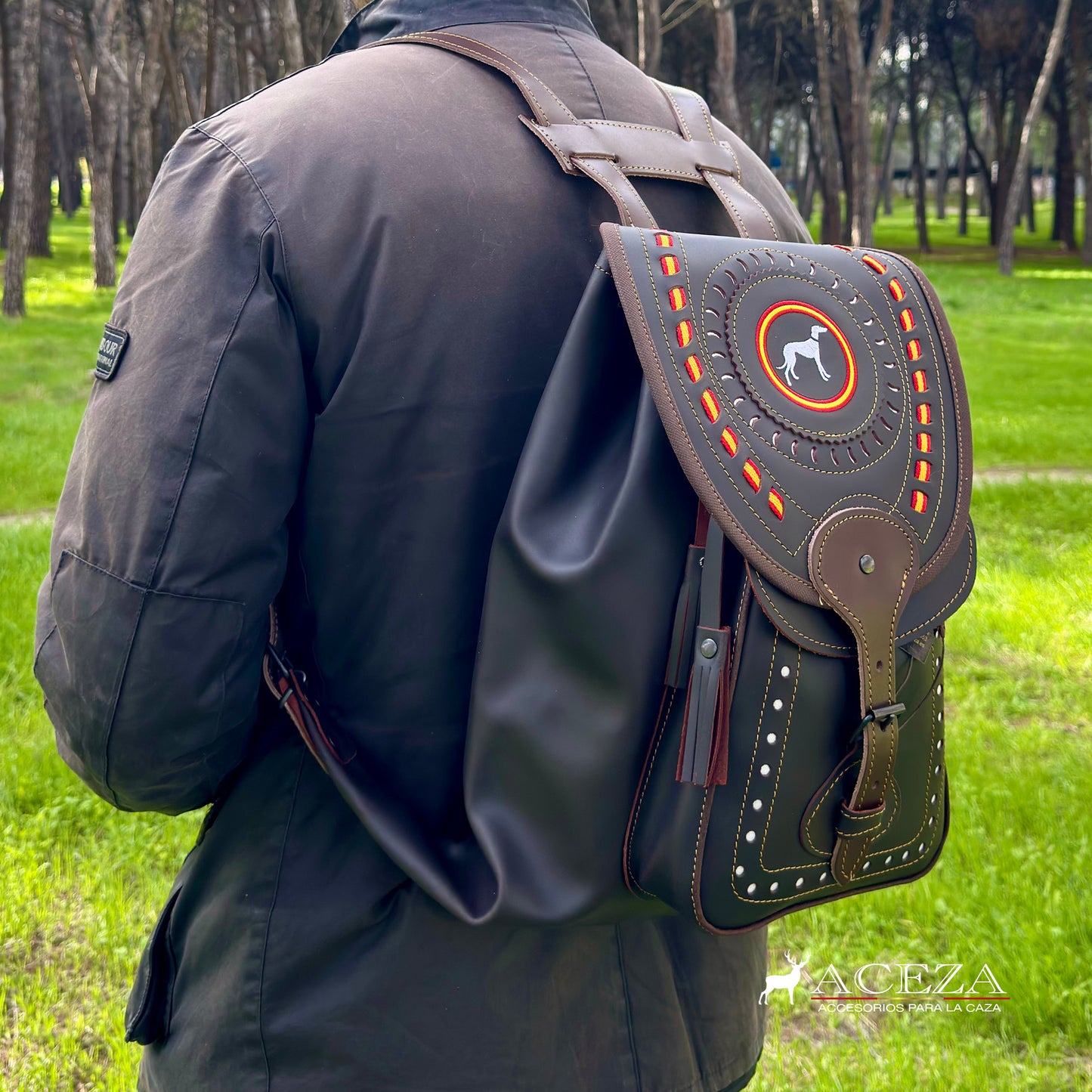 Morral de caza de cuero bordado galgo