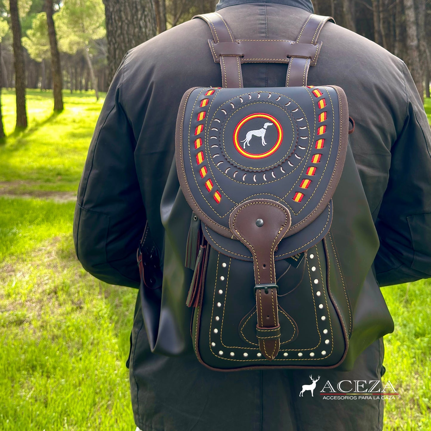 Morral de caza de cuero bordado galgo