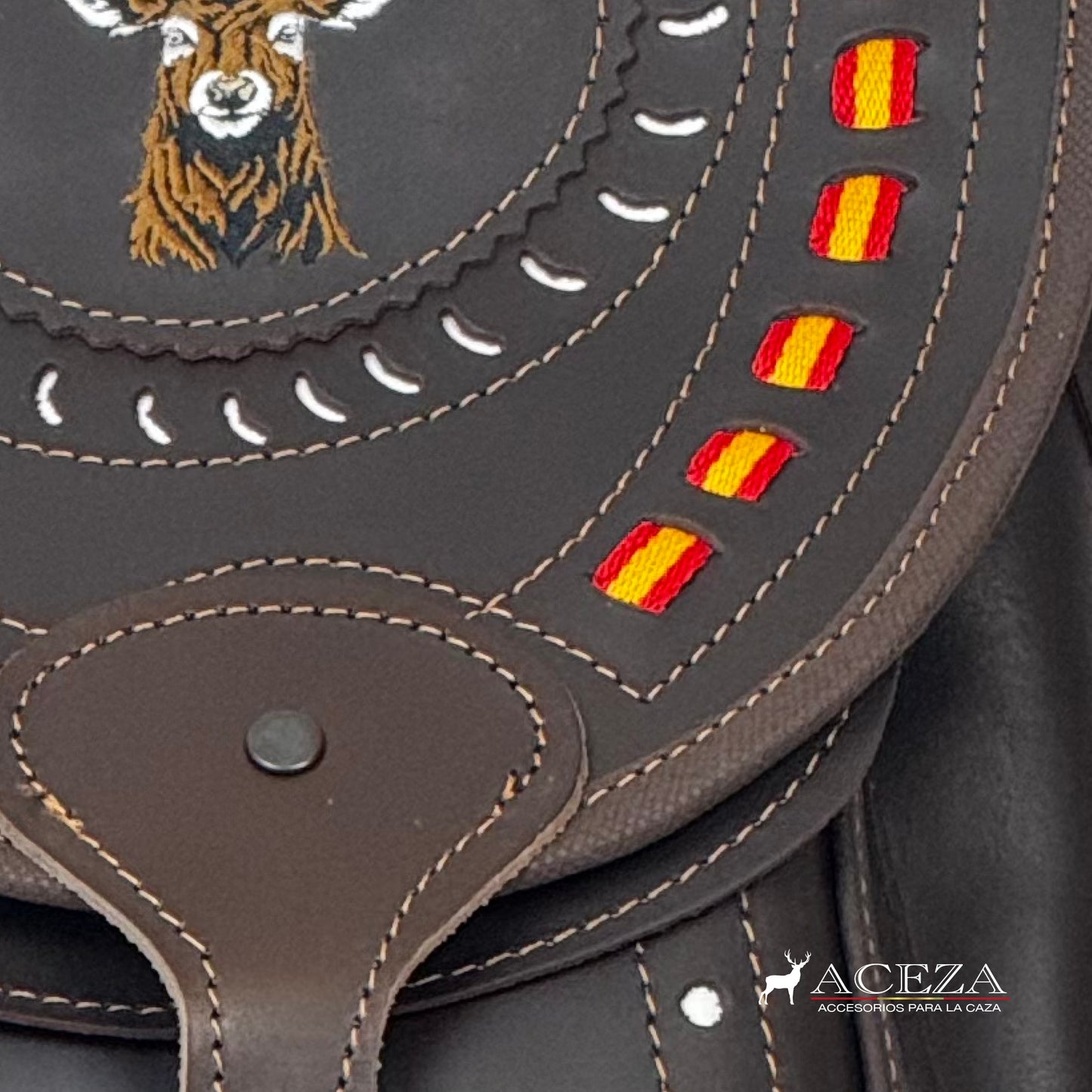 Morral de caza de cuero bordado venado