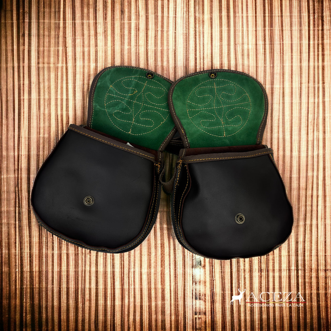 Bolsas de ojeo con tapa abierta forrada de serraje afelpado verde