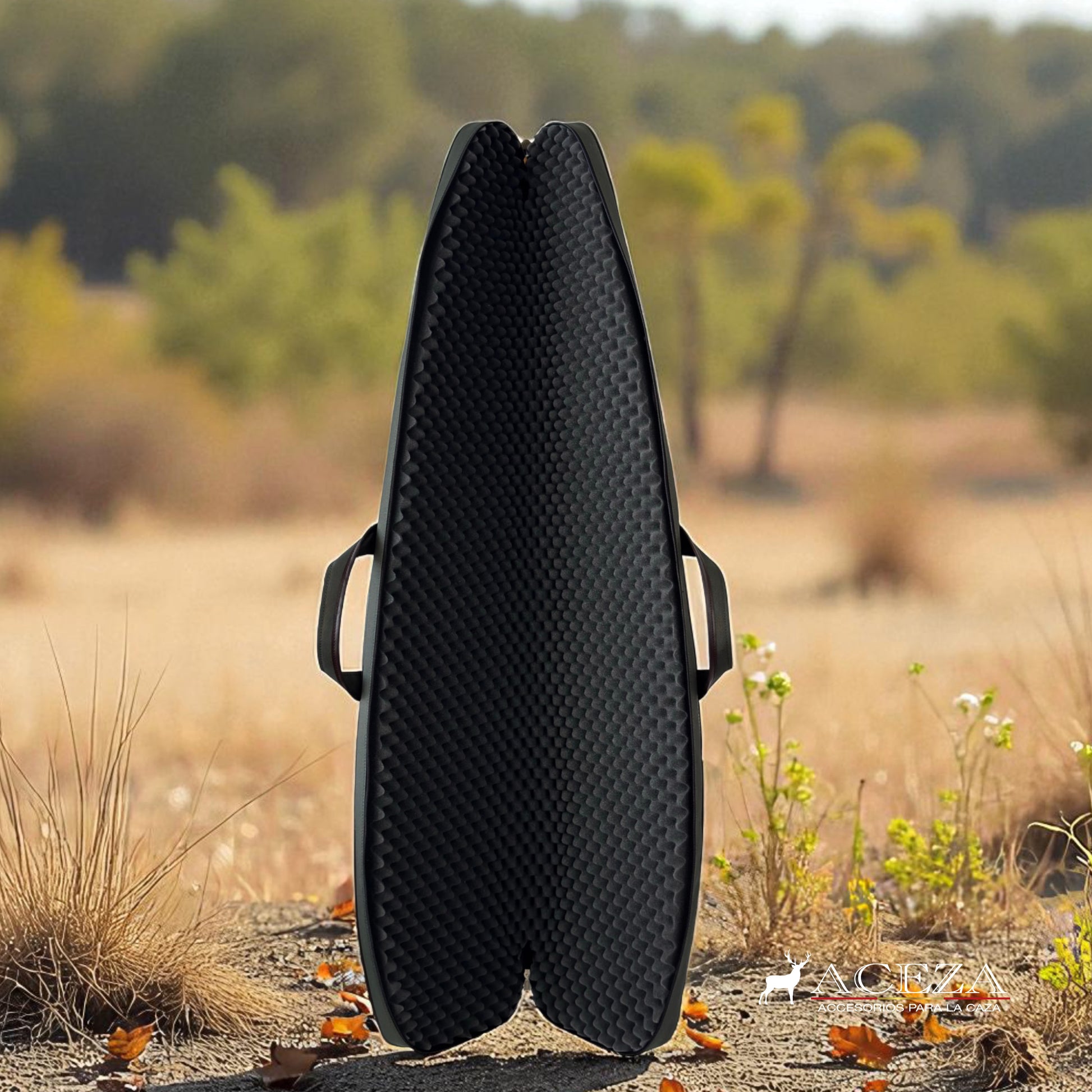 Interior acolchado tipo espuma de la funda de rifle Aceza para máxima protección.